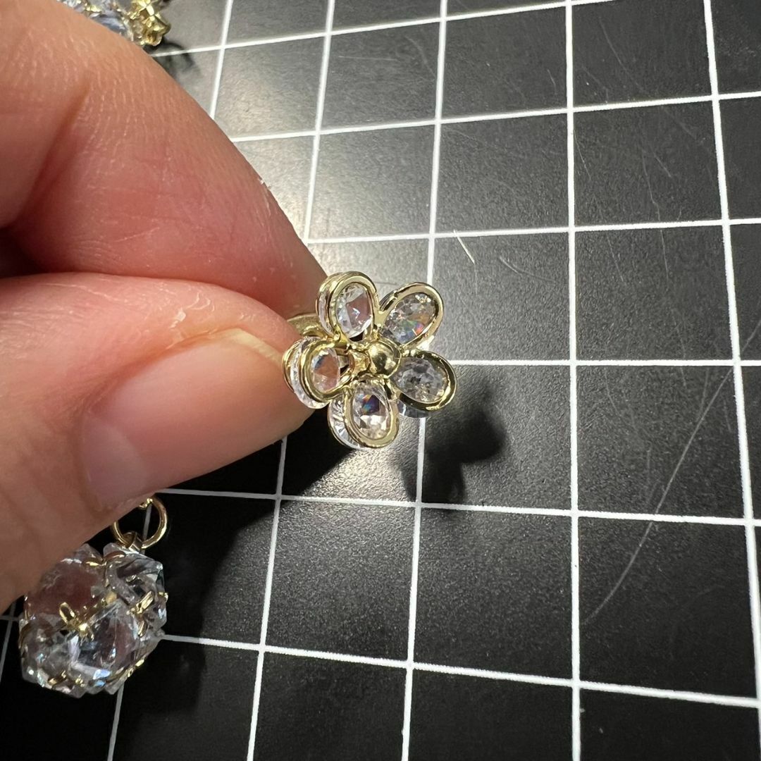 B336 匿名配送 ロングピアス レディース クリスタルボール フラワー 花 ジルコニア スタッドピアス 2Way ゴールド s925 可愛い 揺れる_画像8