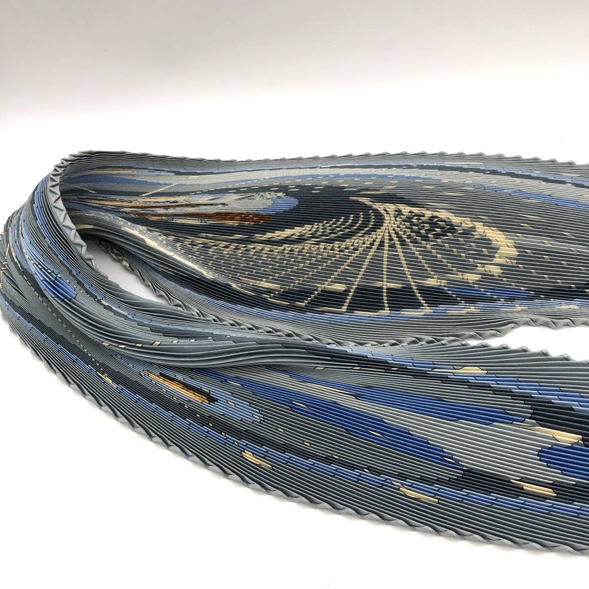 GP96■HERMES エルメス プリーツ カレ スカーフ 箱あり ゴルフ ブルー系 ファッション 小物 SWING スイング_画像3