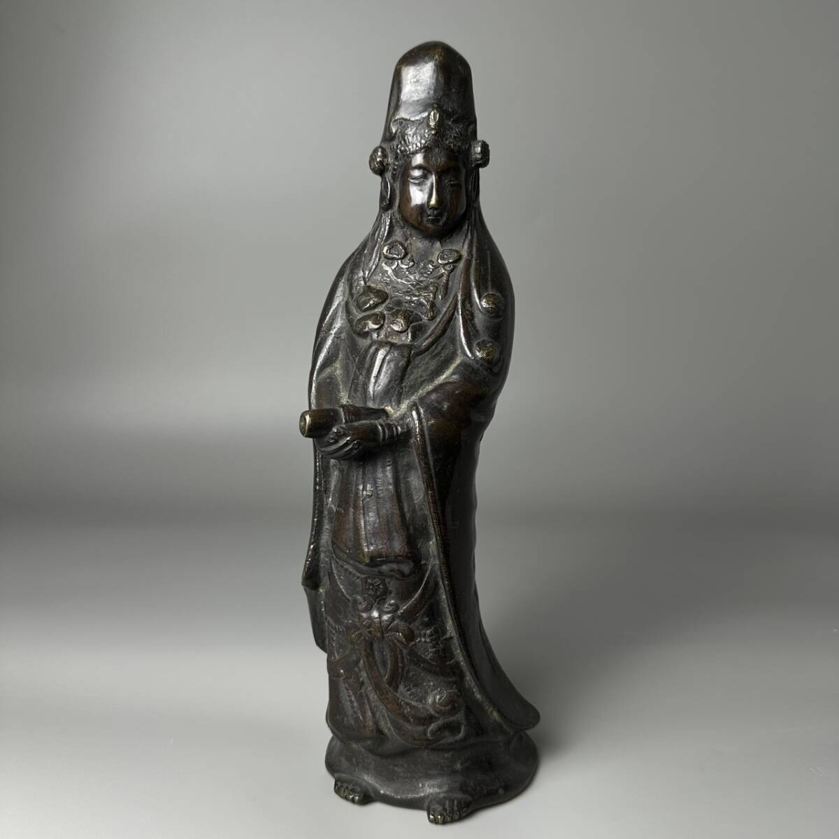 コレクター買取品 仏教美術 古銅製 観音菩薩像 29.5㎝ 白衣観音 仏像 立像 細密彫刻 銅器 金属工芸 飾物 置物 時代物_画像2