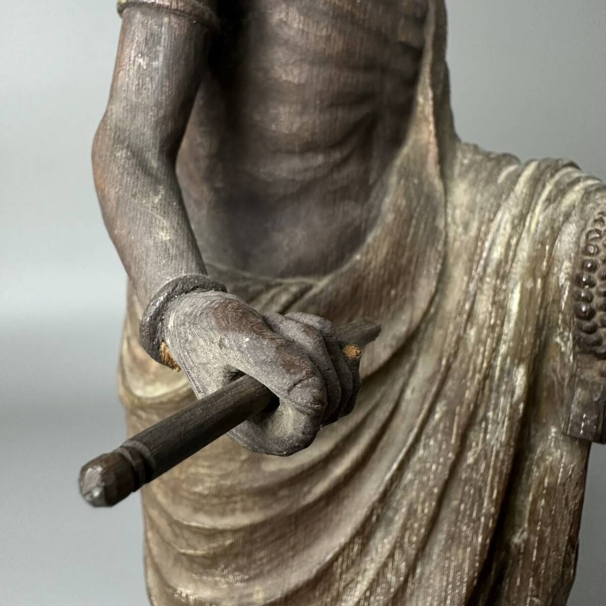 コレクター買取品 仏教美術 木造 十大弟子 36.5㎝ 立像 仏像 木製 木彫 細密彫刻 飾物 置物 時代物_画像8
