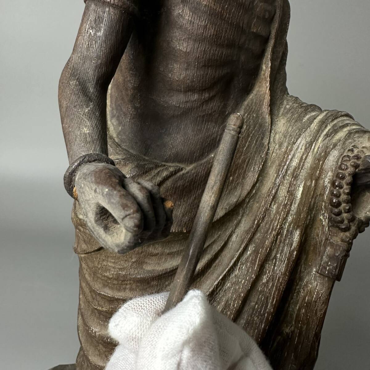 コレクター買取品 仏教美術 木造 十大弟子 36.5㎝ 立像 仏像 木製 木彫 細密彫刻 飾物 置物 時代物_画像9