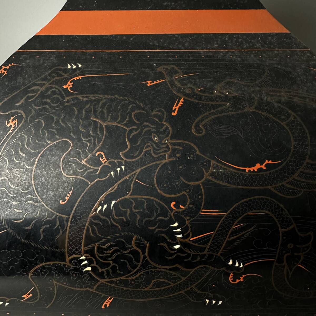 コレクター買取品 中国美術 民国時期 幹漆 漆器 黒塗 朱塗 龍図 鳳凰文 飾壺 花瓶 花生 唐物 中国古玩 飾物 置物 時代物_画像4