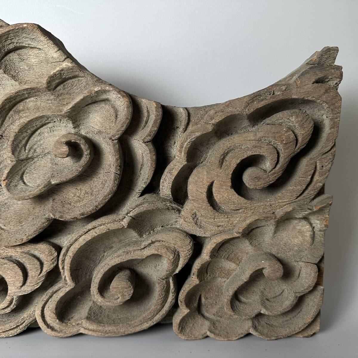 コレクター買取品 仏教美術 江戸期 木鼻 木彫 木造 一対 雲板彫刻 木製 飾物 置物 時代物_画像3