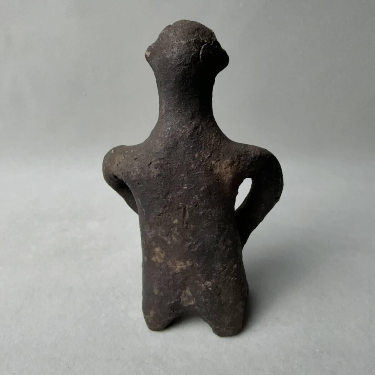 長崎県旧家藏台湾原住民 タオ族土偶 土製人形一対　木箱付　（素焼人形）_画像3