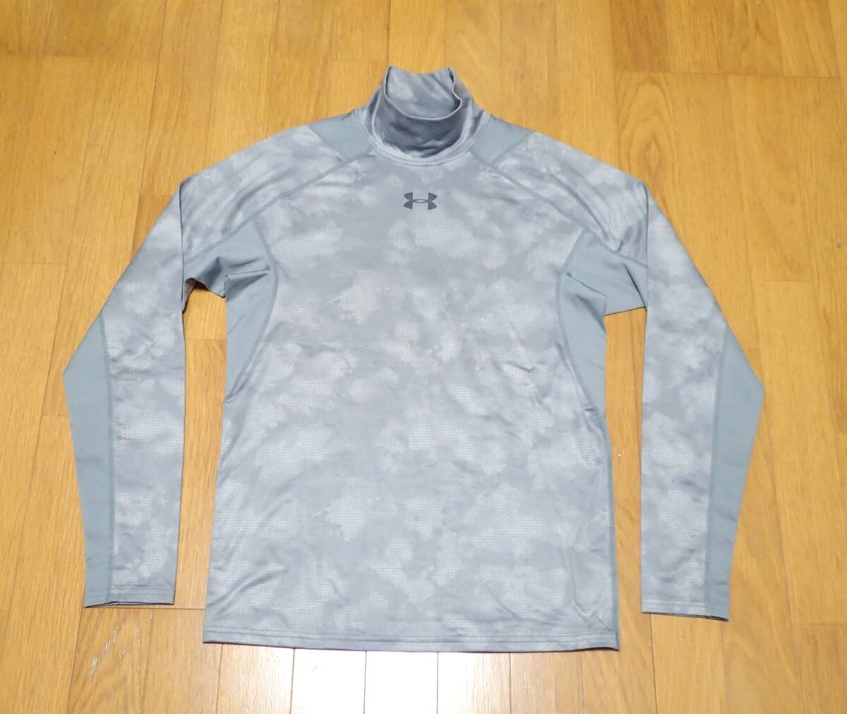 ☆UNDER ARMOUR　☆アンダーアーマー　☆トレーニングウエア　☆ゴルフ　☆インナーウエア　☆モックネックプルオーバー　☆グレー　☆M_画像2