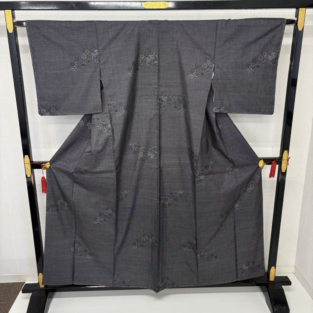 本場大島紬 正絹 縦横絣 飛び柄の美しい花 着物 F-1141の画像3