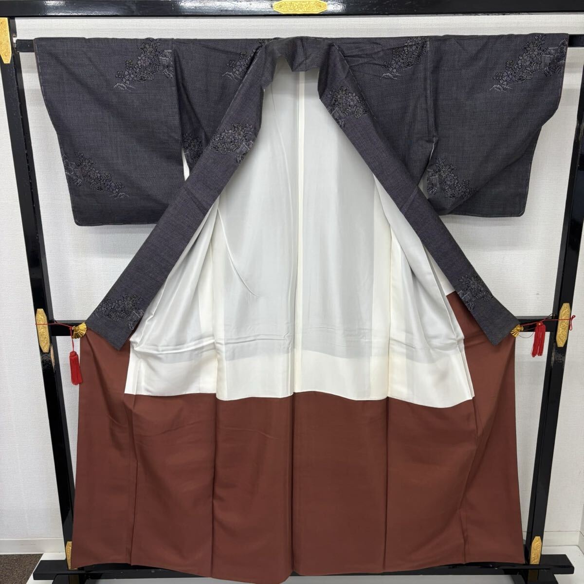 本場大島紬 正絹 縦横絣 飛び柄の美しい花 着物 F-1141の画像4