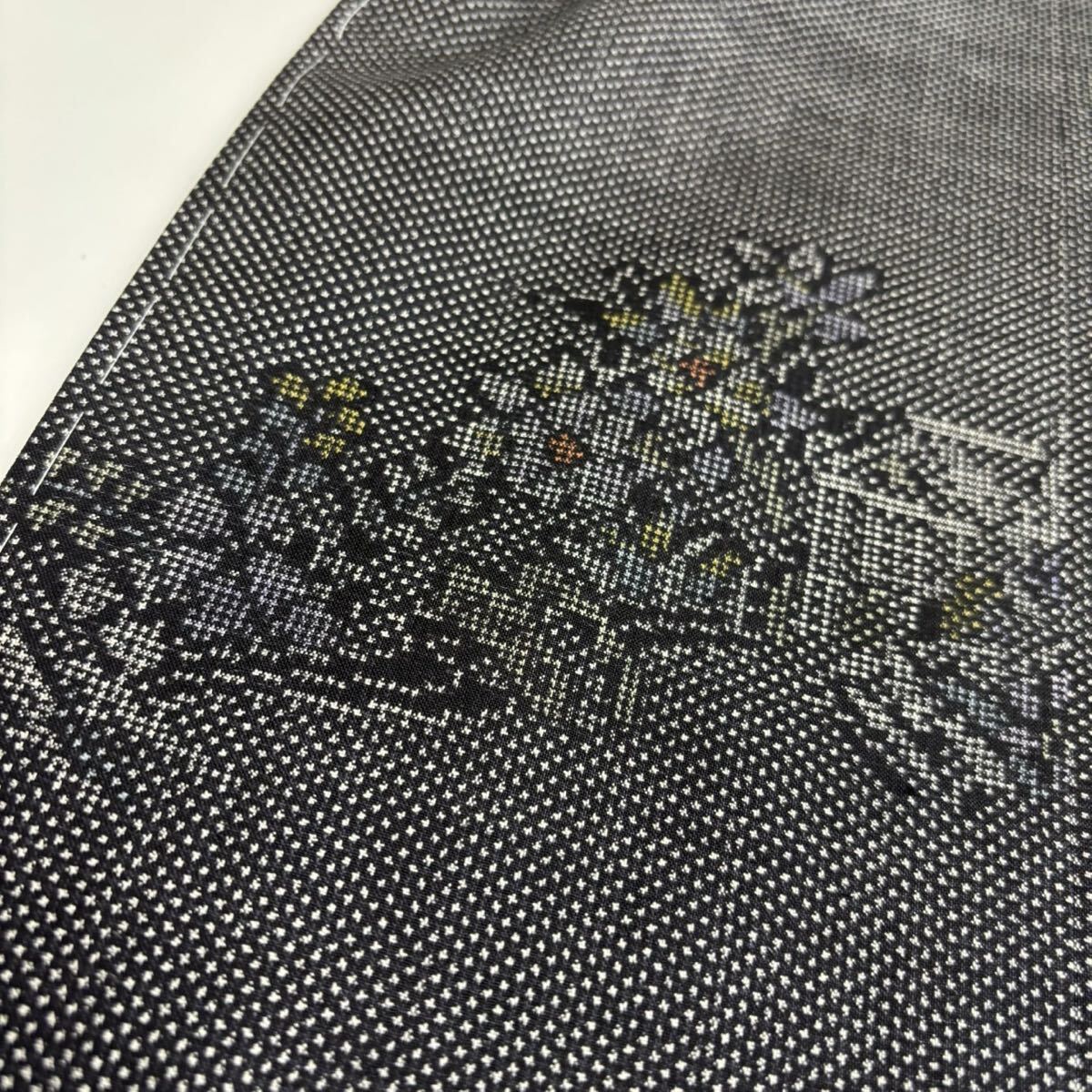 本場大島紬 正絹 縦横絣 飛び柄の美しい花 着物 F-1141の画像8