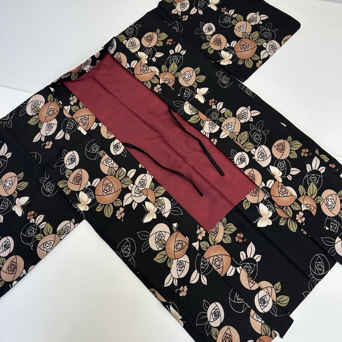 長羽織 化繊 裄69 黒地に美しい花のデザイン 着物 F-1149の画像1