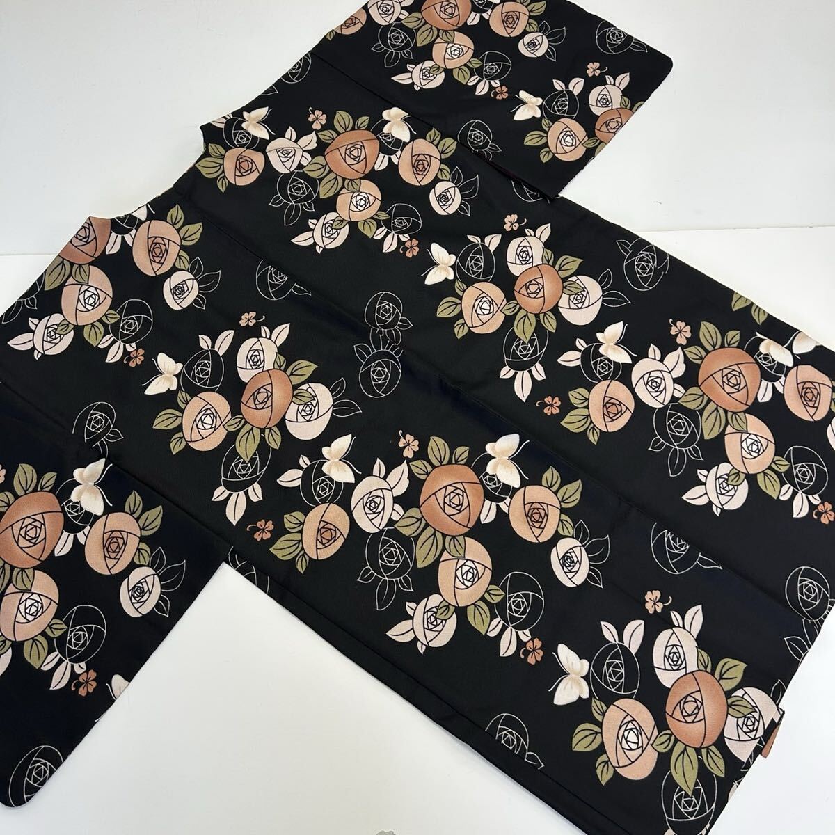 長羽織 化繊 裄69 黒地に美しい花のデザイン 着物 F-1149の画像7