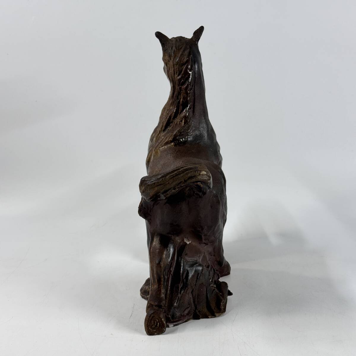 【20147Q】備前焼 岡本徹正造 てつ銘 銘印在 干支置物 午 馬 幅28.5㎝×奥行9㎝×高さ26㎝ 干支飾り 玄関飾り 縁起物 経年保管品 現状品_画像3