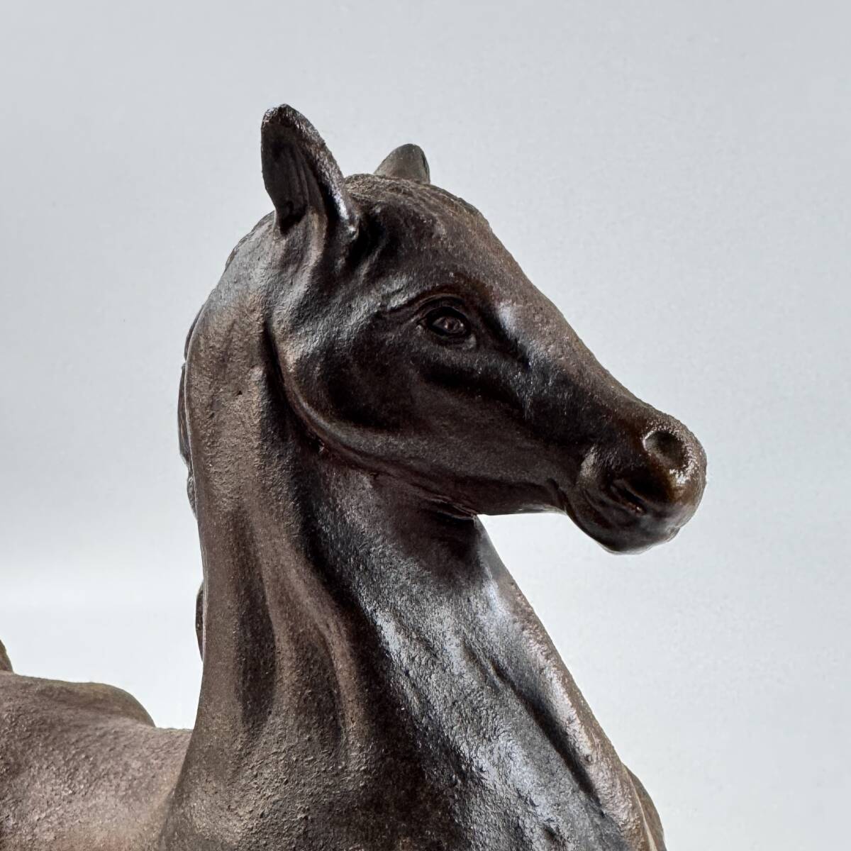 【20147Q】備前焼 岡本徹正造 てつ銘 銘印在 干支置物 午 馬 幅28.5㎝×奥行9㎝×高さ26㎝ 干支飾り 玄関飾り 縁起物 経年保管品 現状品_画像9