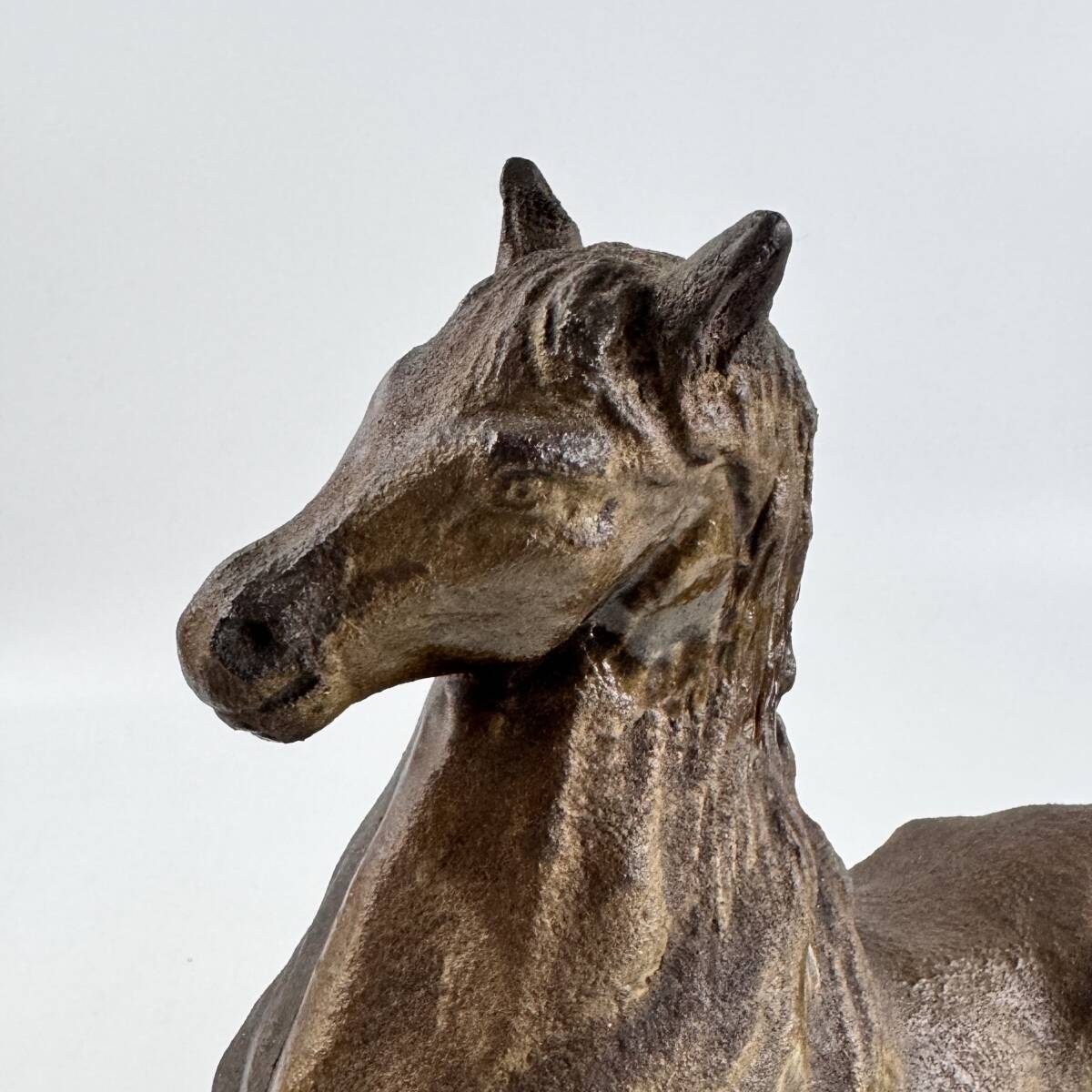 【20147Q】備前焼 岡本徹正造 てつ銘 銘印在 干支置物 午 馬 幅28.5㎝×奥行9㎝×高さ26㎝ 干支飾り 玄関飾り 縁起物 経年保管品 現状品_画像8