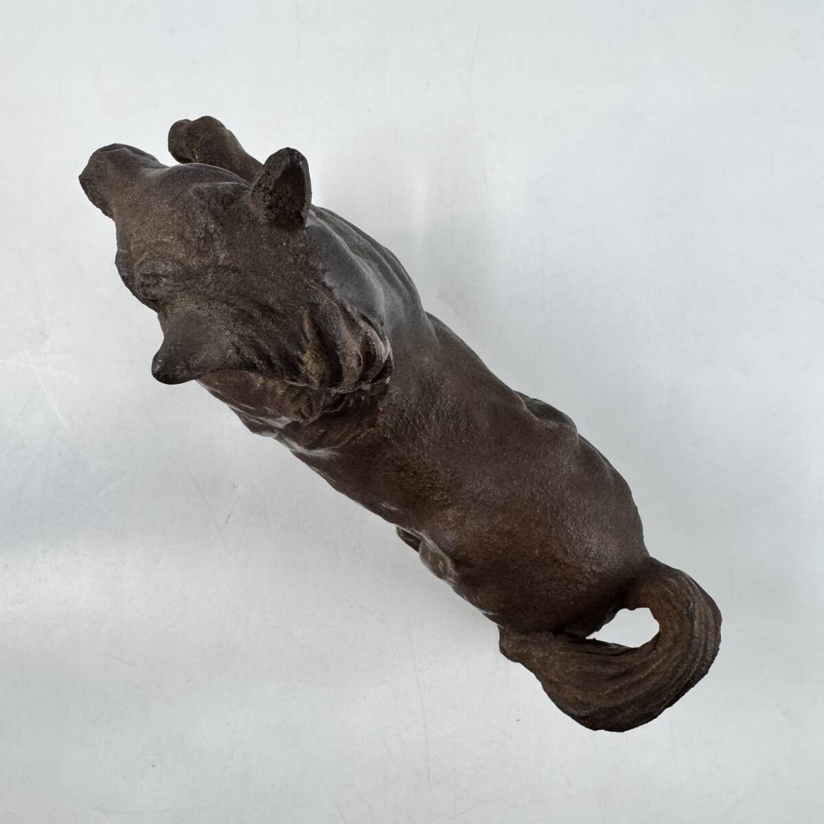【20147Q】備前焼 岡本徹正造 てつ銘 銘印在 干支置物 午 馬 幅28.5㎝×奥行9㎝×高さ26㎝ 干支飾り 玄関飾り 縁起物 経年保管品 現状品_画像6