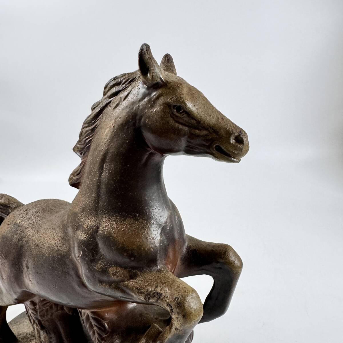 【20148Q】備前焼 銘印在 掻き銘 作家名不詳 干支置物 午 馬 幅24㎝×奥行9㎝×高さ29㎝ 干支飾り 玄関飾り 縁起物 経年保管品 現状品_画像9