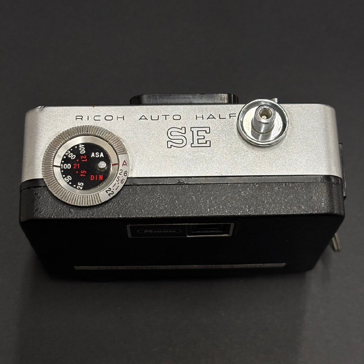 NK163 RICOH リコー フィルムカメラ フラッシュ AUTO HALF SE 現状渡し 中古 ジャンク品_画像5