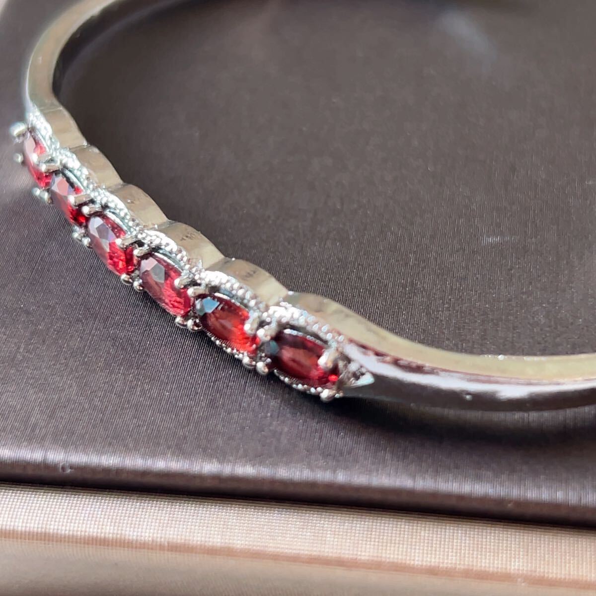 ◇ガーネット(柘榴石)◇バングル◇パワーストーン◇天然石◇巾着袋付き◇プレゼントにも 041G112015_画像2