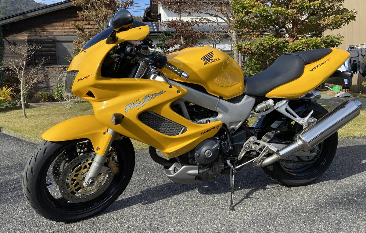 ホンダ VTR1000F 後期型 車検R8年10月　外装きれい♪_画像1