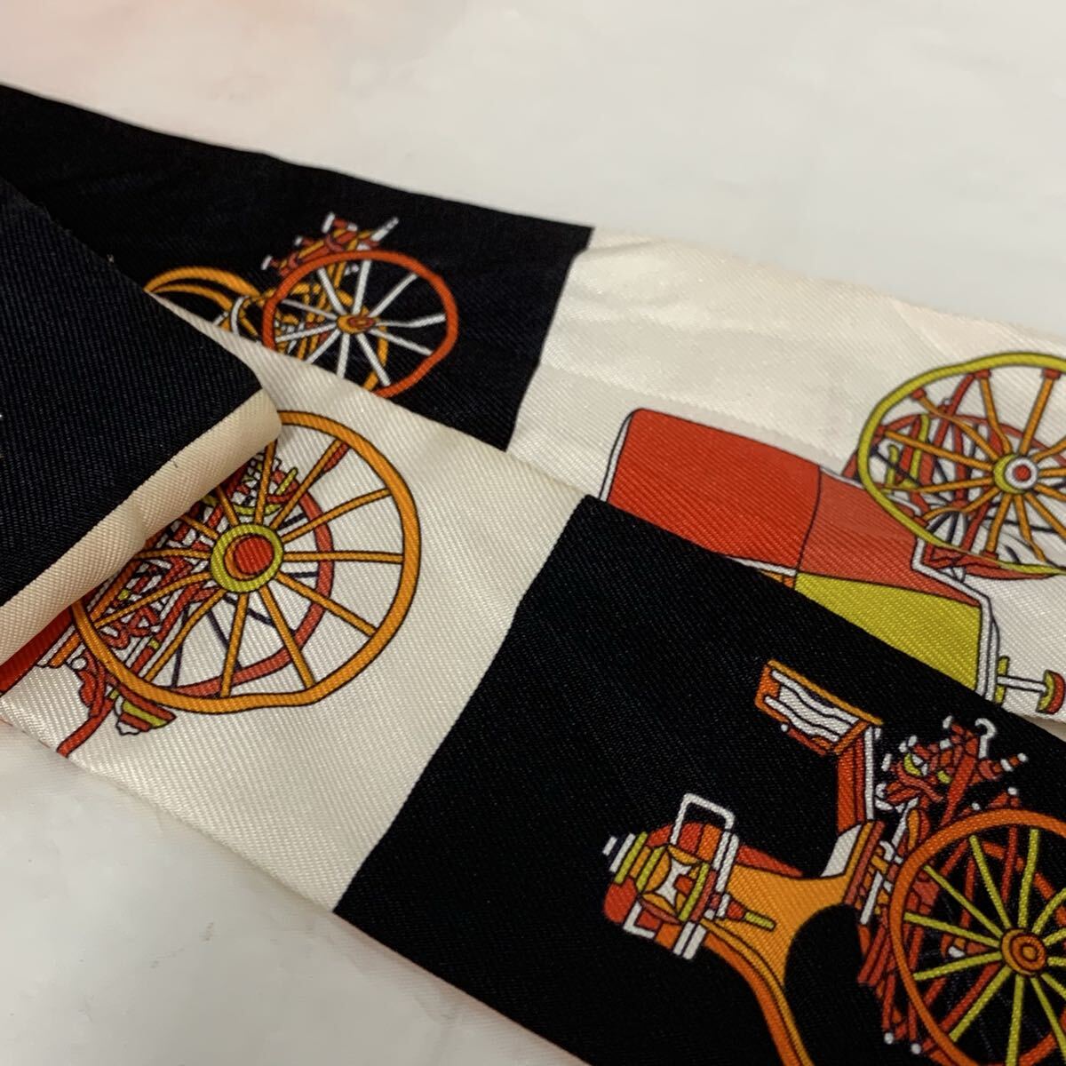 HERMES エルメス ツイリー 精巧な馬車/Voitures Exquises レディース シルク100% スカーフ 全長約84cm カ15_画像8