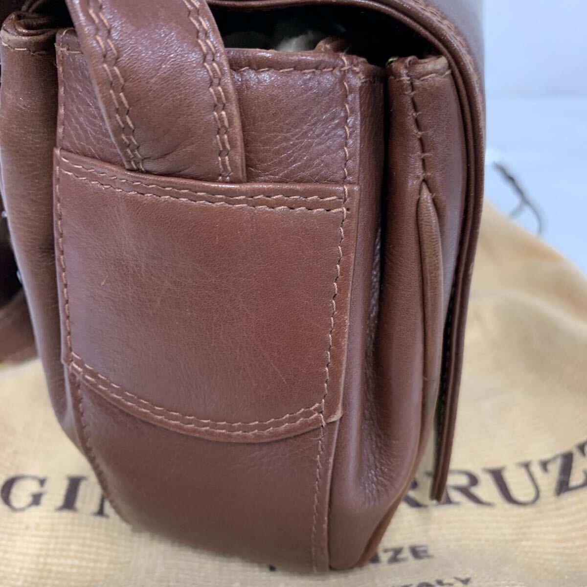 ヴィンテージ GINO FERRUZZI ジーノフェルッチ レザー ショルダーバッグ 斜め掛け ショルダー バッグ 鞄 現状品 カ15_画像6