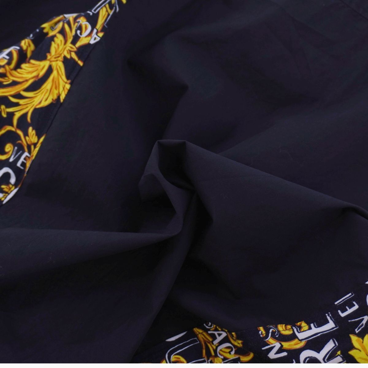 美品 ヴェルサーチ VERSACE JEANS COUTURE シャツ ロングスリーブ 長袖 総柄 コットン トップス メンズ M ブラック ce11do-rm20e34789_画像4