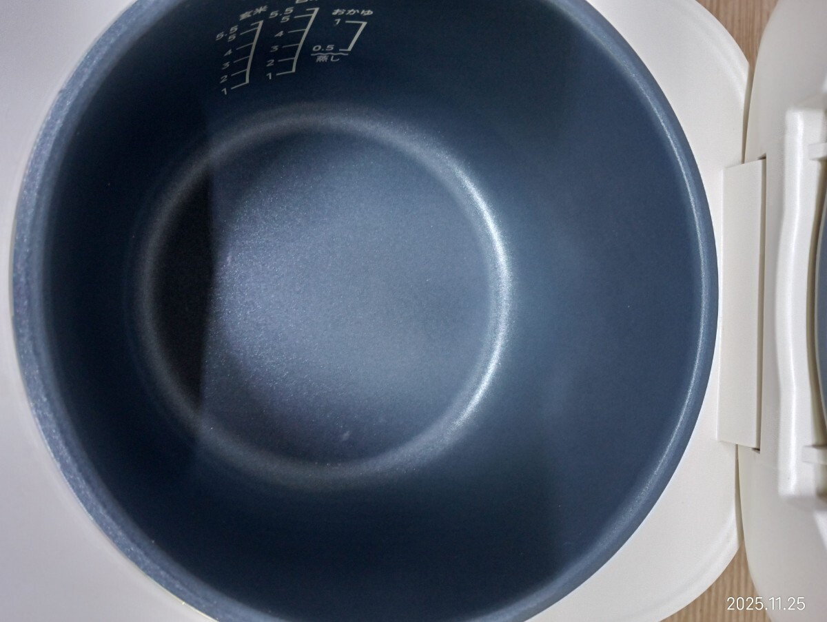 R◇ Comfee コンフィー マイコン炊飯器 5.5合 CRD-30DAT1B1 2025年製_画像3