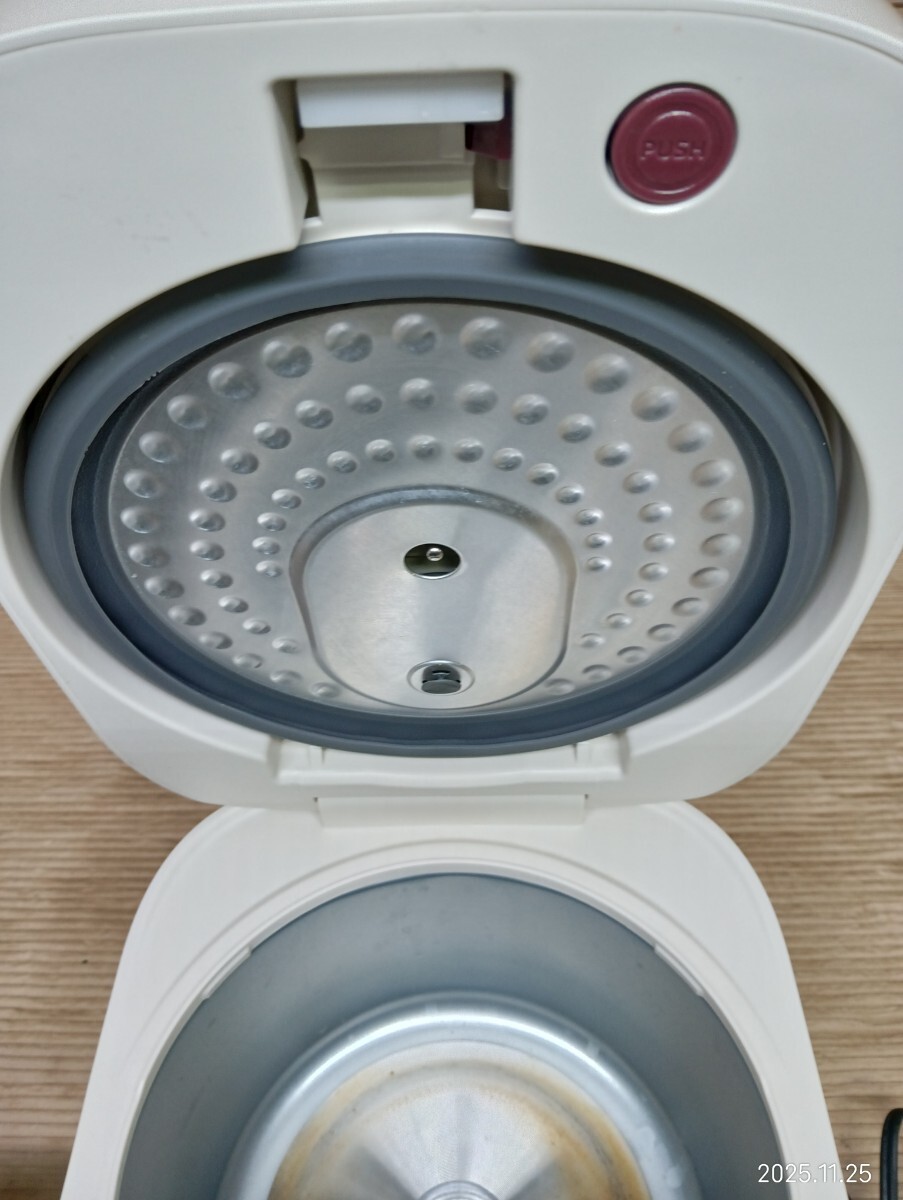 R◇ Comfee コンフィー マイコン炊飯器 5.5合 CRD-30DAT1B1 2025年製_画像5