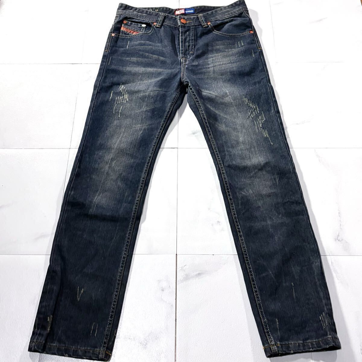 極美品/Lサイズ●激レア DIESEL adidas ディーゼル アディダス コラボ別注 デニム ジーンズ ジーパン パンツ オレンジ レザーロゴ 金具 w33_画像6