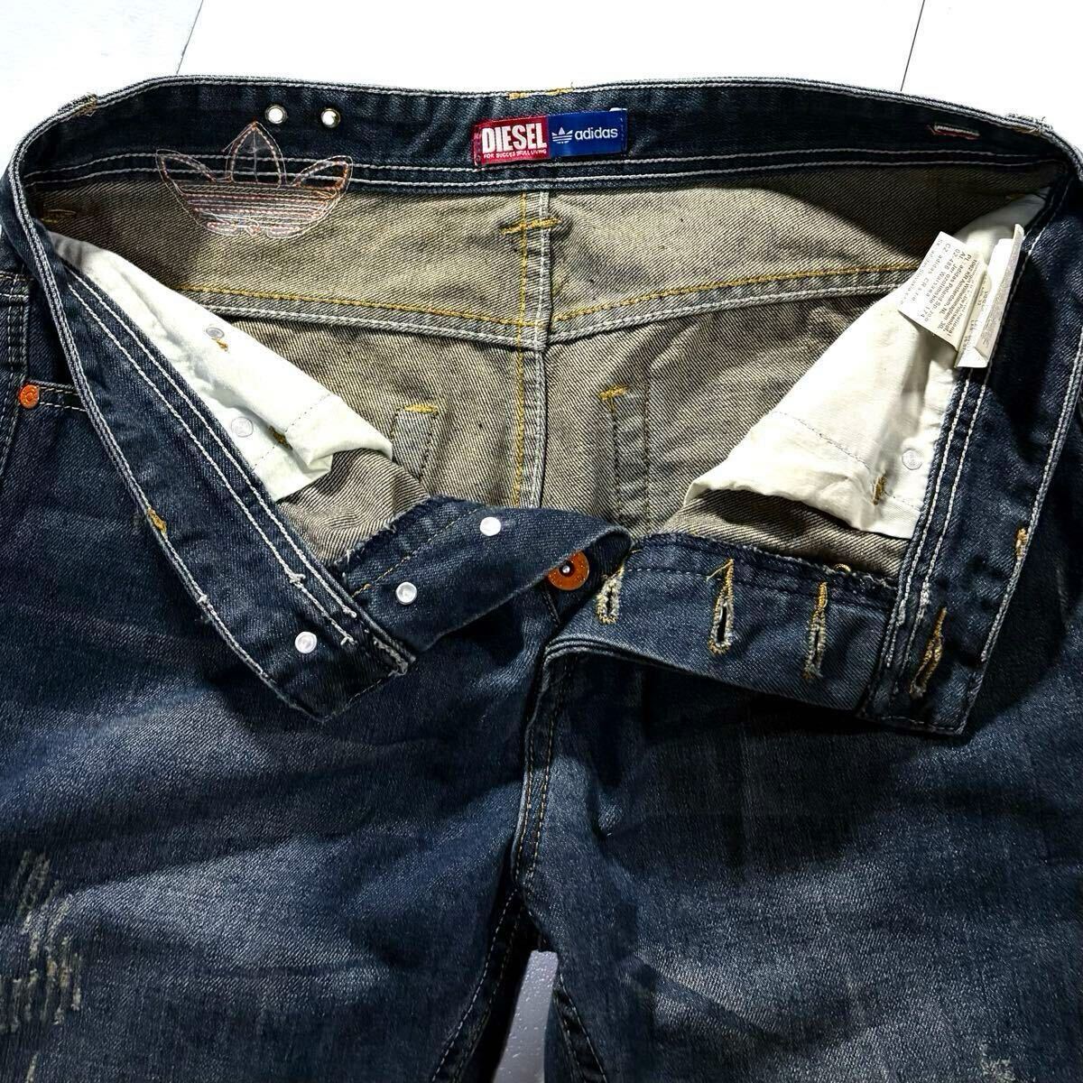 極美品/Lサイズ●激レア DIESEL adidas ディーゼル アディダス コラボ別注 デニム ジーンズ ジーパン パンツ オレンジ レザーロゴ 金具 w33_画像8