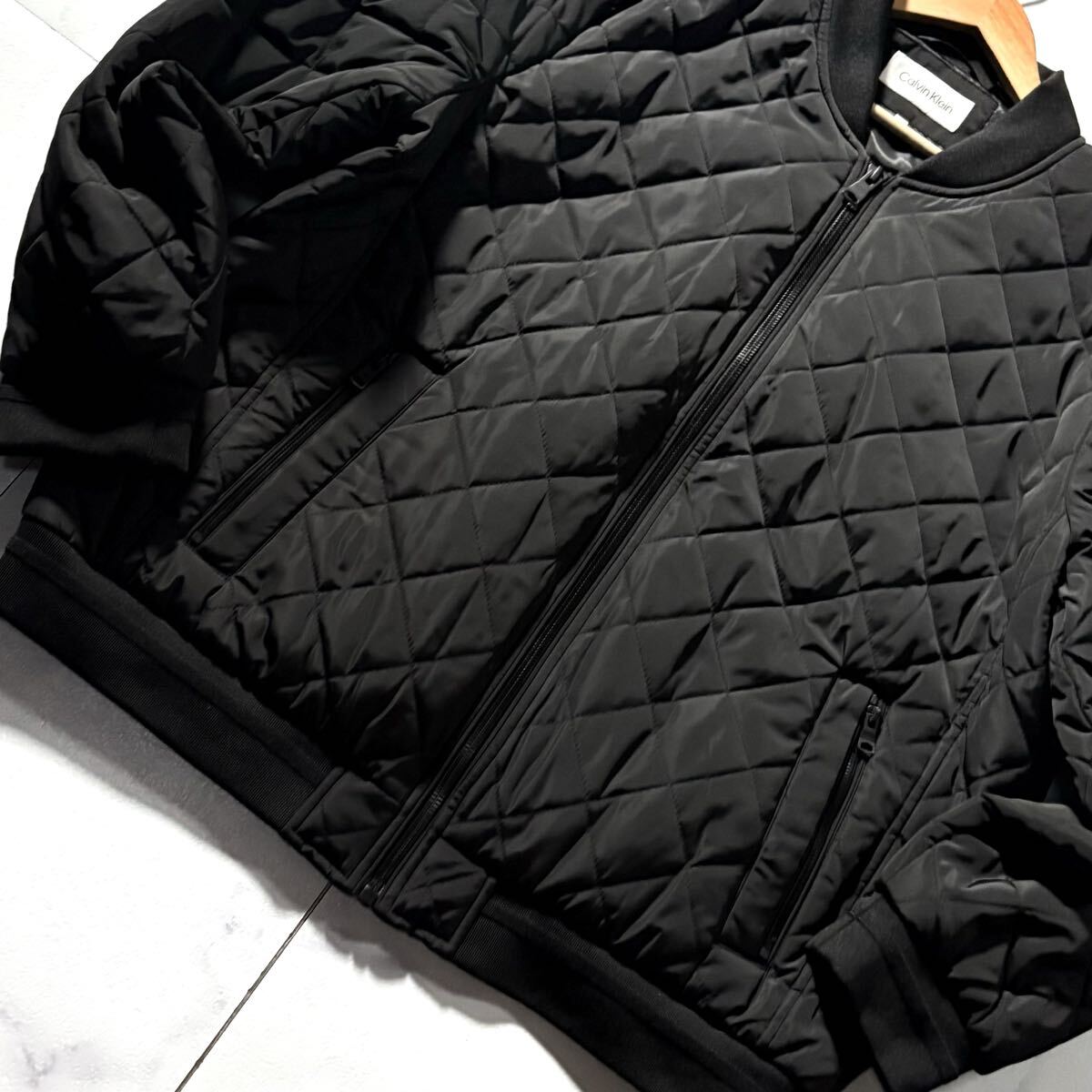未使用級/XLサイズ位●カルバンクライン フライトジャケット ボンバー MA-1 Calvin Klein 中綿 キルティング ロゴチャーム ロゴ金具 洗濯◎_画像4