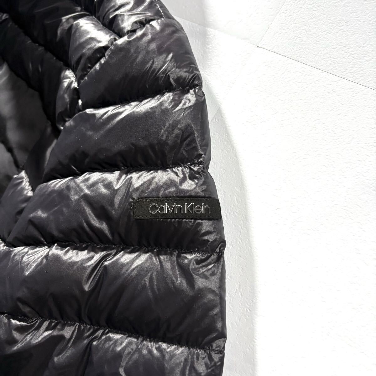 未使用級/XLサイズ●Calvin Klein カルバンクライン プレミアム ダウンジャケット アウター 光沢感 軽量 パッカブル ロゴワッペン 裏地ロゴ_画像4