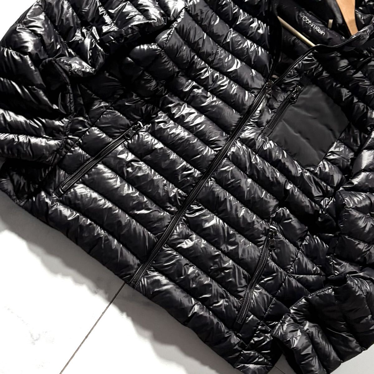 未使用級/XLサイズ●Calvin Klein カルバンクライン プレミアム ダウンジャケット アウター 光沢感 軽量 パッカブル ロゴワッペン 裏地ロゴ_画像5
