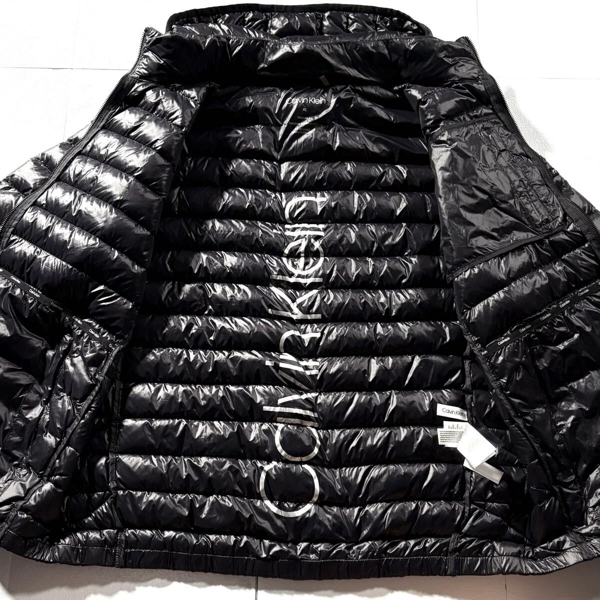 未使用級/XLサイズ●Calvin Klein カルバンクライン プレミアム ダウンジャケット アウター 光沢感 軽量 パッカブル ロゴワッペン 裏地ロゴ_画像7