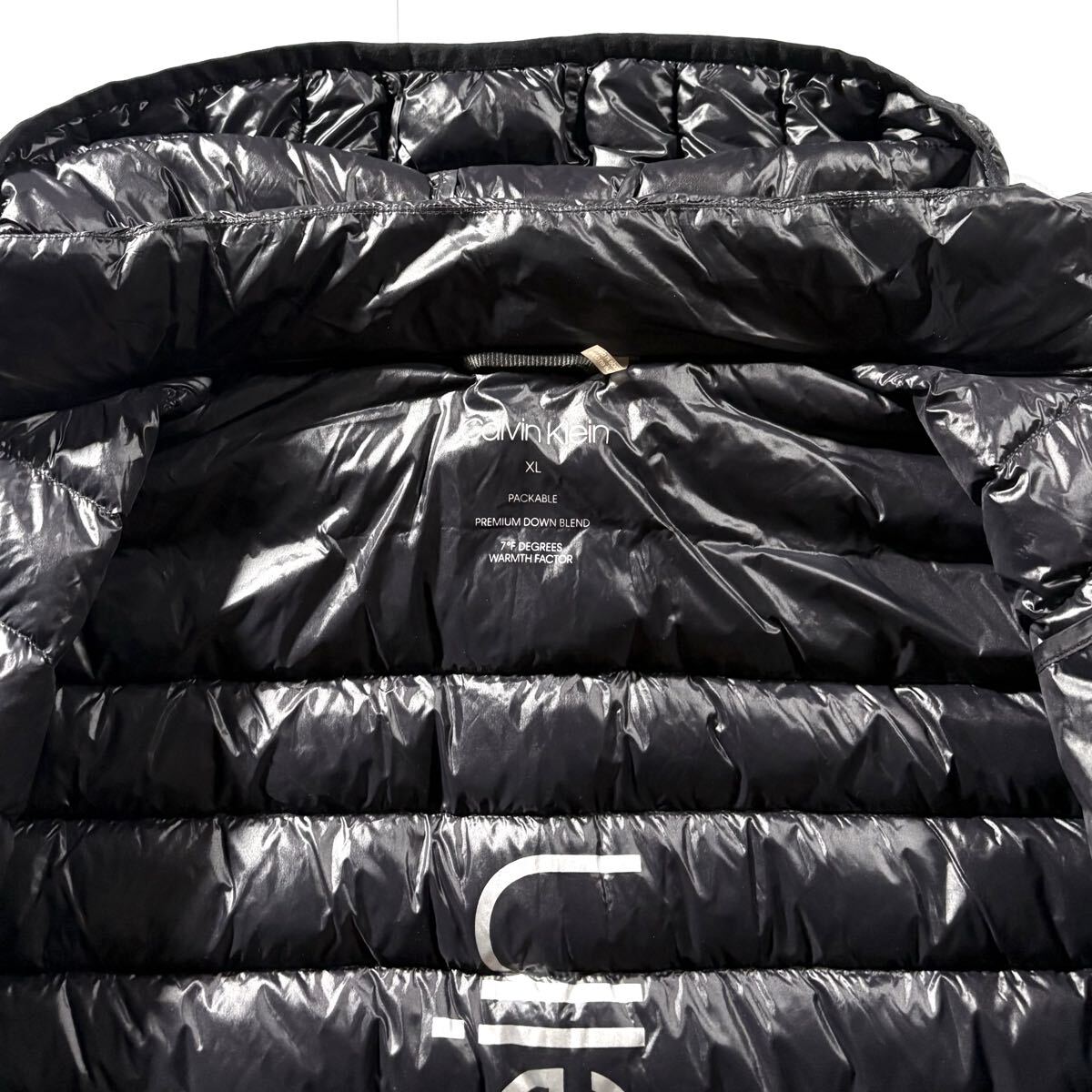 未使用級/XLサイズ●Calvin Klein カルバンクライン プレミアム ダウンジャケット アウター 光沢感 軽量 パッカブル ロゴワッペン 裏地ロゴ_画像8
