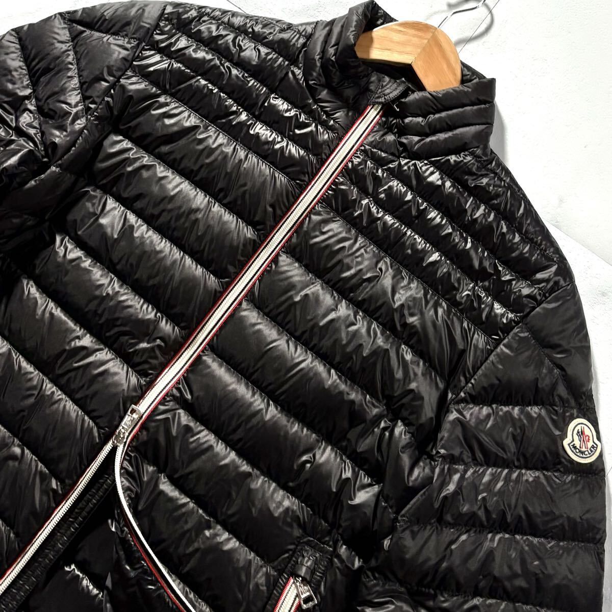 未使用級/Lサイズ●24年製 MONCLER モンクレール ダウンジャケット ダニエル DANIEL ライトアウター ダブルジップ 肩ロゴワッペン 黒 3_画像3