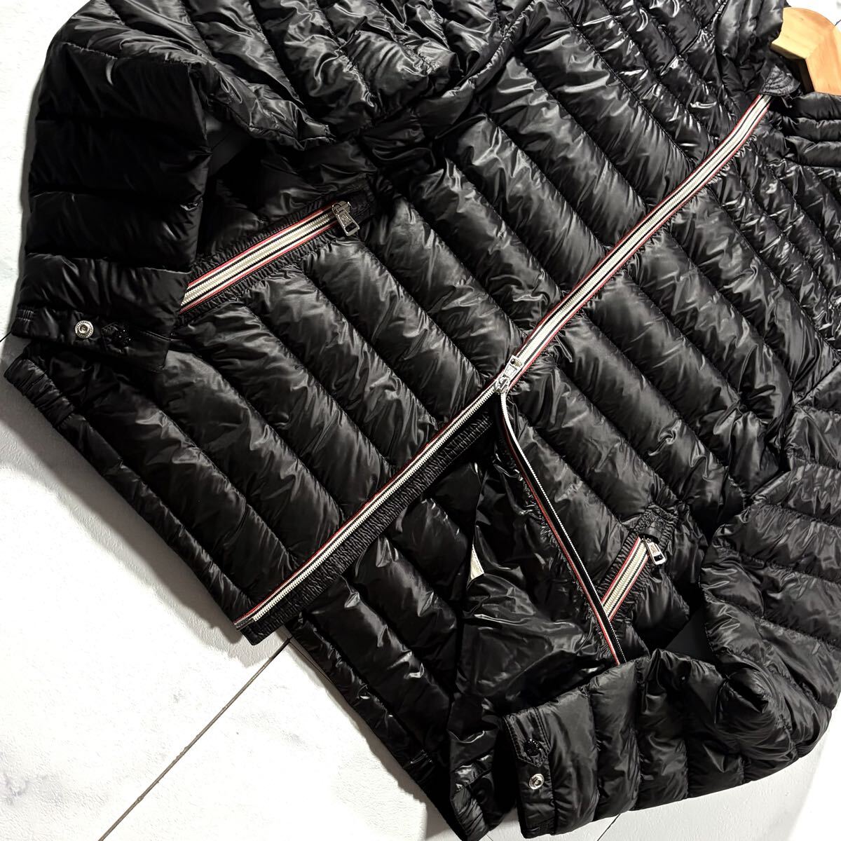 未使用級/Lサイズ●24年製 MONCLER モンクレール ダウンジャケット ダニエル DANIEL ライトアウター ダブルジップ 肩ロゴワッペン 黒 3_画像5