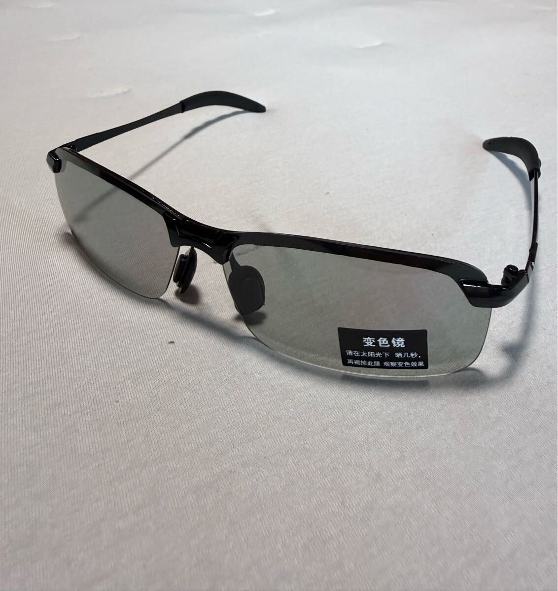 自動調光サングラス UVカット 偏光レンズ 晴天・曇天対応 ドライブ スポーツ 軽量タイプ_画像2