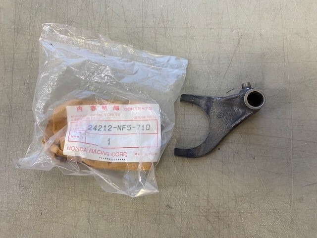 RS250R NF5 новый товар + б/у коробка передач вилка HRC 24212-NF5-710