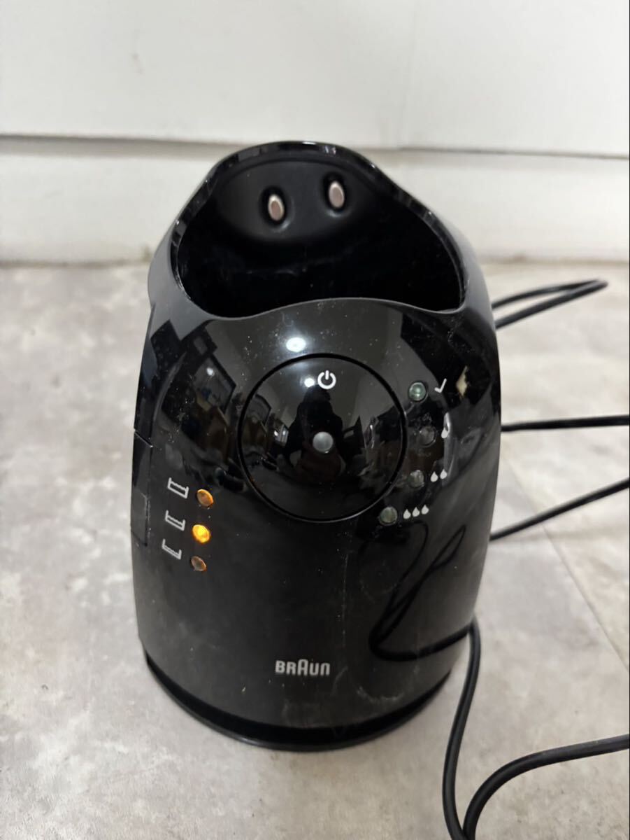 電気シェーバーなしBROWN/ブラウン Prosonic シリーズ7 洗浄カートリッジ5つ/スマートシェーバー 替刃/洗浄機　通電確認済　80サイズ_画像5