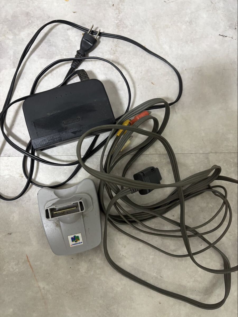 任天堂 Nintendo ニンテンドー64 N64 NUS-001 本体 コントローラー アダプタ ケーブル メモリー拡張パック　2台まとめて　本体通電確認済　_画像3
