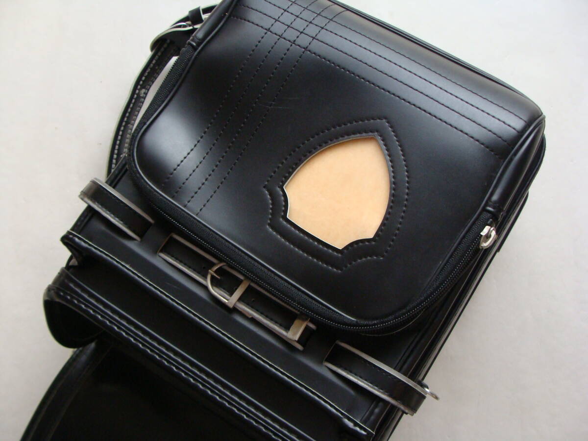  текущее состояние самовывоз б/у ранец ( чёрный цвет ) степень .. сделано в Японии sei van 1 мест блокировка .... не большой повреждение нет 