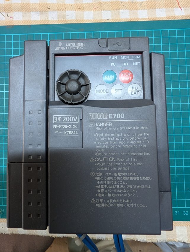  Mitsubishi инвертер E700 FR-E720-2.2K