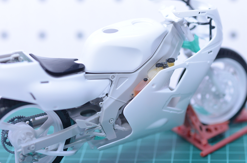 1/12　TZR250(3MA)用リザーブタンクセット(２stオイル、クーラント、ブレーキ)　3Dプリンタ出力未塗装キット　ディティールアップ　_画像6