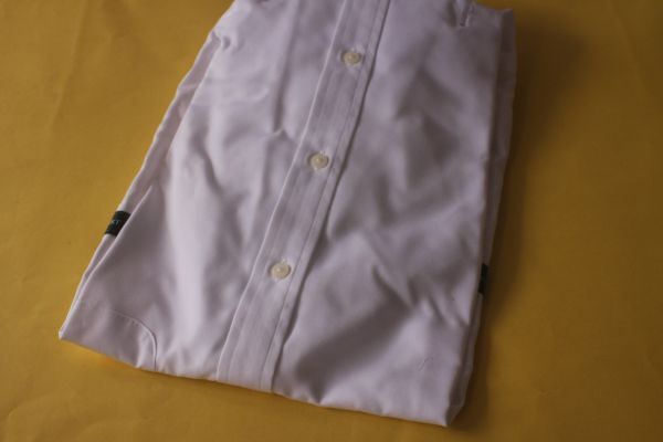 未使用品 ユニクロのファインクロスシャツ（ホワイト、レギュラーカラー）長袖　M チェスト88～96㎝/27N11.6-101_画像6