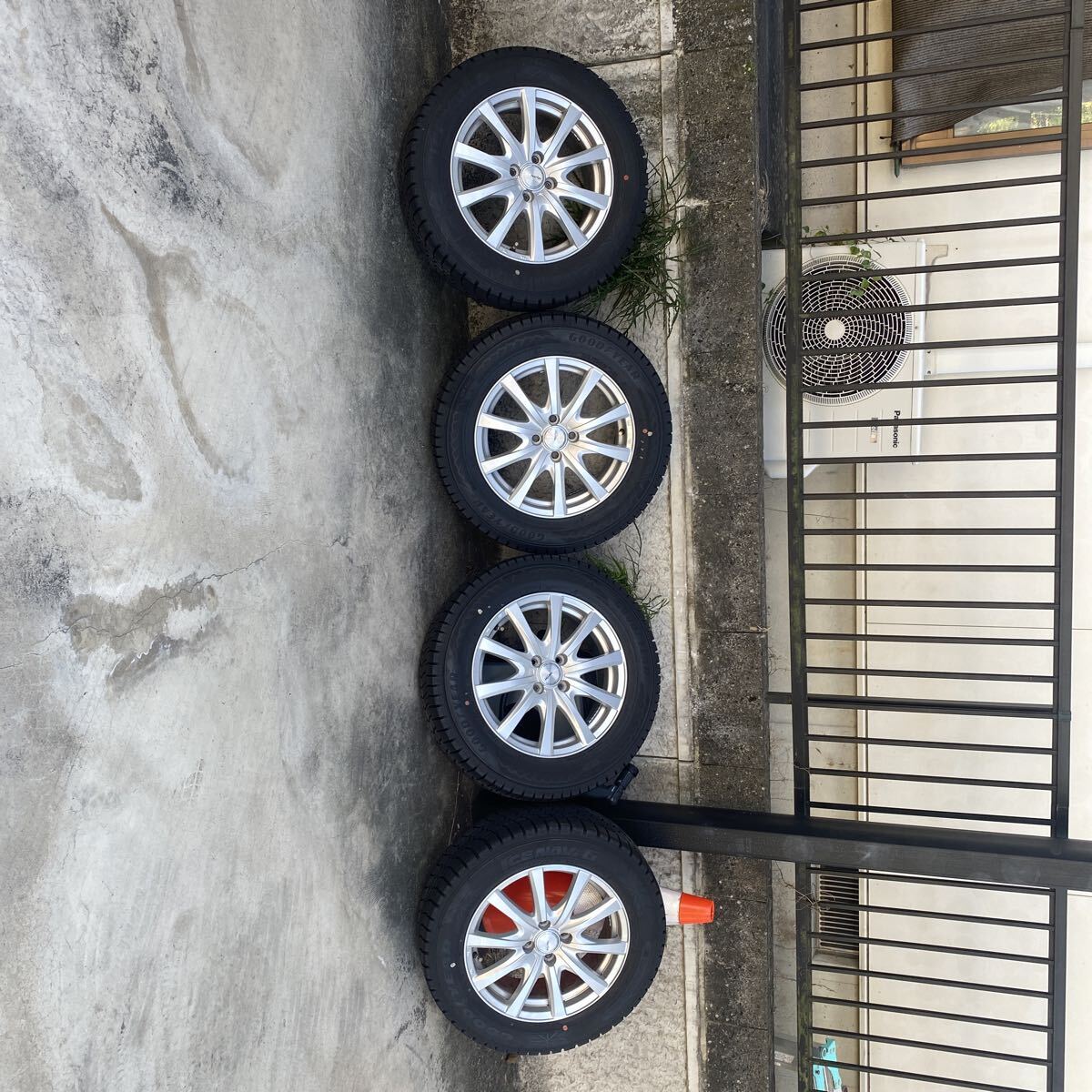 スタッドレス PCD100 バリ山195/ 65R1６　ICE NAVI 6_画像1