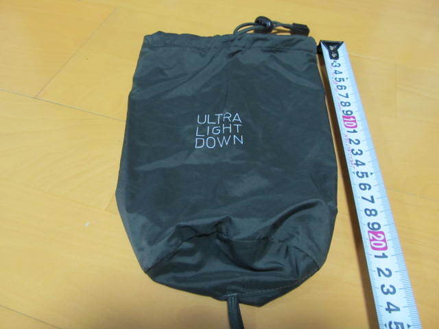 ★送料無料★ UNIQLO ウルトラライトダウン 収納袋 袋 ダークグリン_画像1