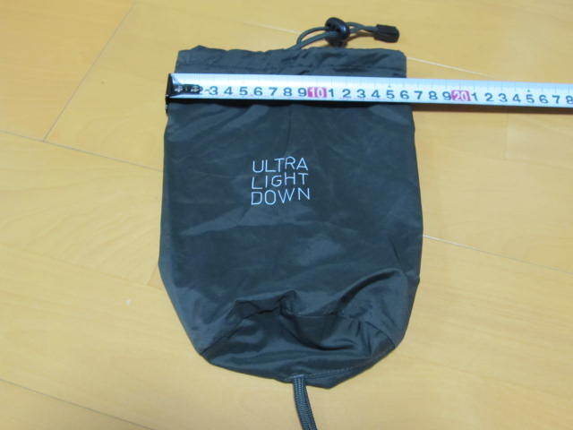★送料無料★ UNIQLO ウルトラライトダウン 収納袋 袋 ダークグリン_画像2