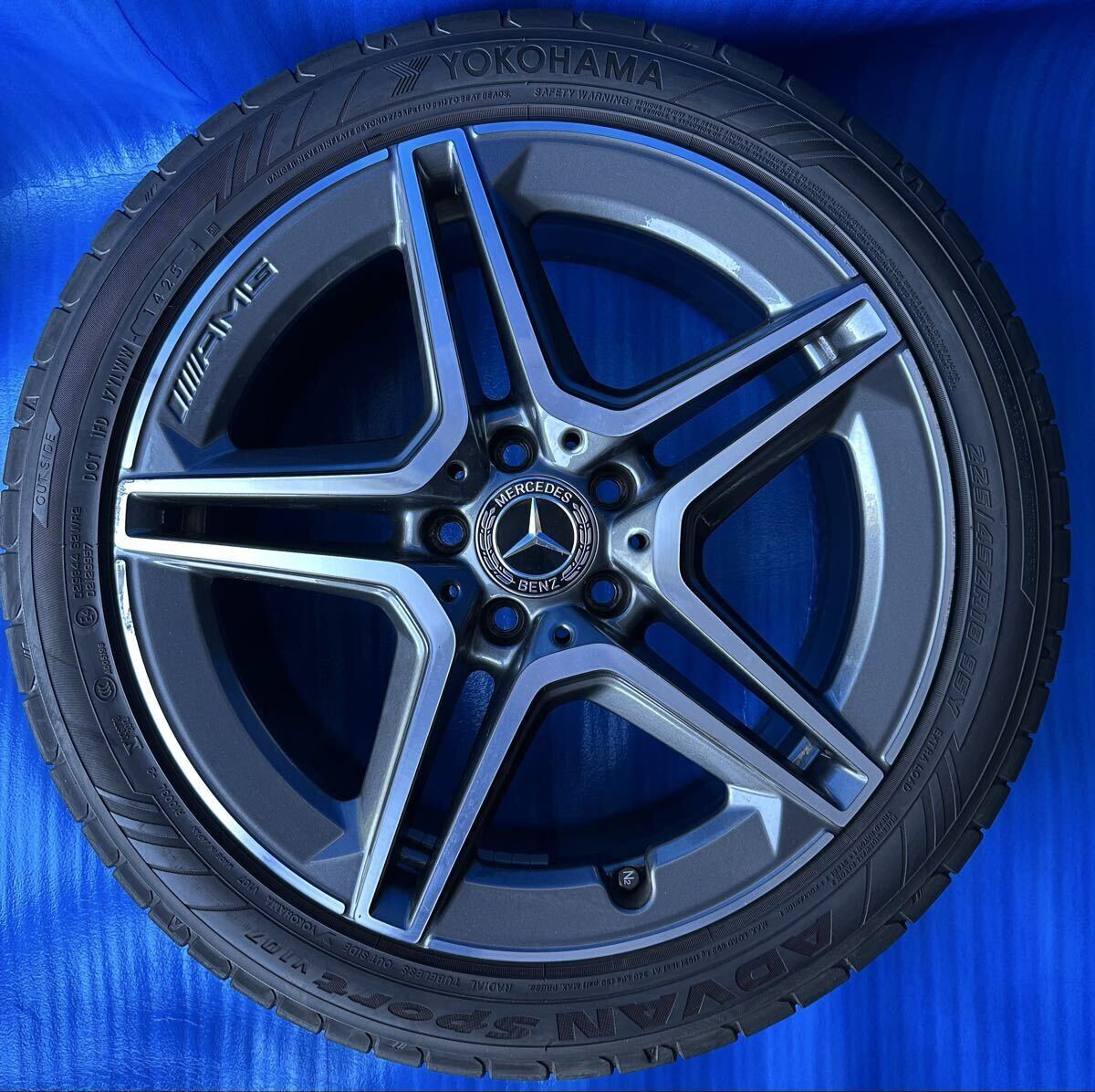 送料無料!!! メルセデスベンツ 純正タイヤアルミホイール 4本セット Cクラス AMGライン 18インチ ヨコハマ ADVAN SPORT V107 2025年_画像3