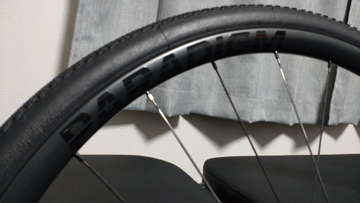 【使用2回 総額25万4,874円】Bontrager PARADAIGM PRO30 TLR 超ワイドリム内幅29mm 前後カーボンホイールセット【タイヤ、ローター付】_画像7