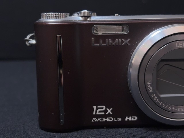 ※30738 動作確認済み Panasonic LUMIX DMC-TZ7 1:3.3-4.9/4.1-49.2 ブラウン コンデジ デジカメ _画像2